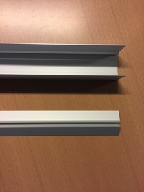  Enkeltsporede gulv og loftskinne på mål til Mogensen skydelåger - pris pr. cm - Aluminium